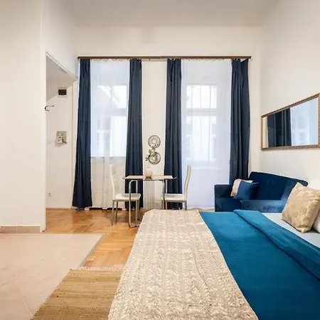 Opera Courtyard At Luxurious Andrassy Ave. *