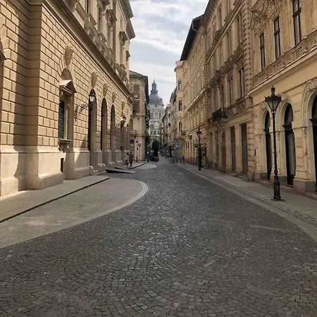 Opera Courtyard At Luxurious Andrassy Ave.