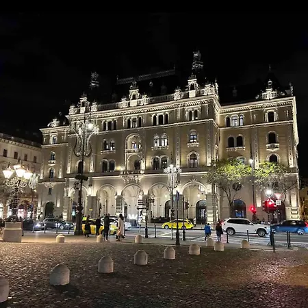 Opera Courtyard At Luxurious Andrassy Ave. 부다페스트